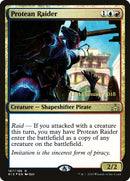 Protean Raider [Promociones de presentación de Rivales de Ixalan] 